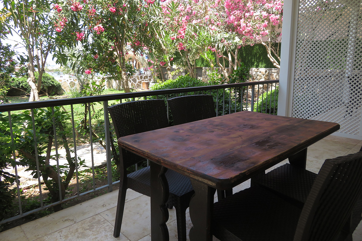 Apart Outdoor